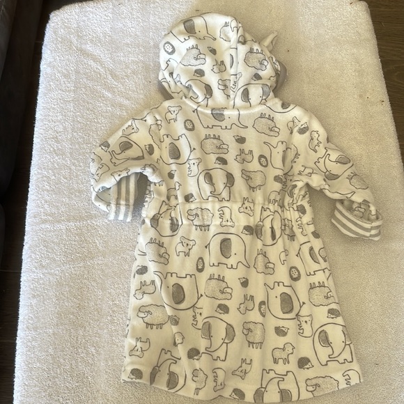 Carter’s just one you. Baby bathrobe 0-9 Months - Picture 3 of 5
